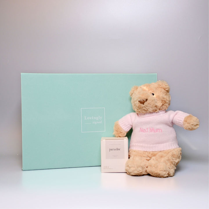 Exclusive Mother’s Day gift set with No.1 Mum plush toy and scented soy candle