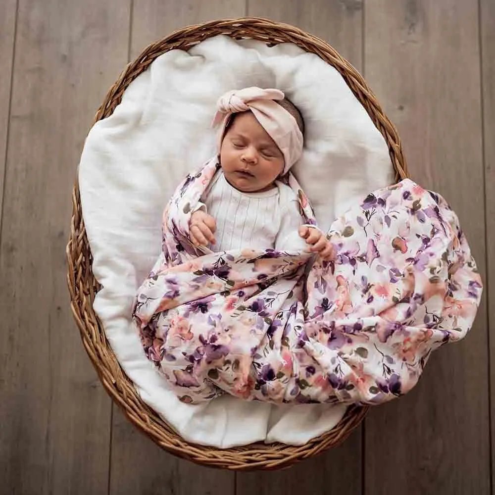 Soft GOTS-certified muslin swaddle in floral design