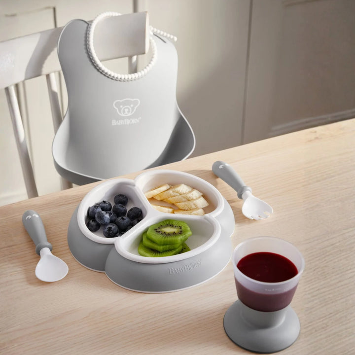BabyBjörn feeding set with BPA-free materials for healthy eating.