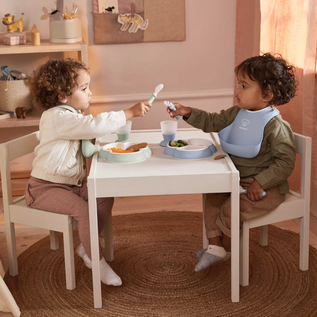 Durable and easy-clean BabyBjörn feeding bib set for infants and toddlers.