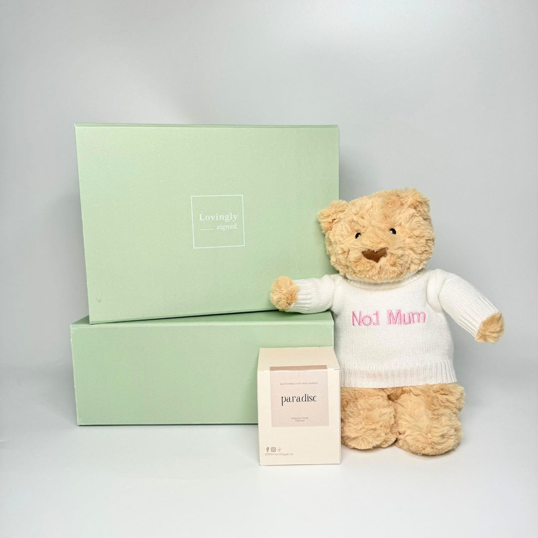 Exclusive Mother’s Day gift set with No.1 Mum plush toy and scented soy candle 